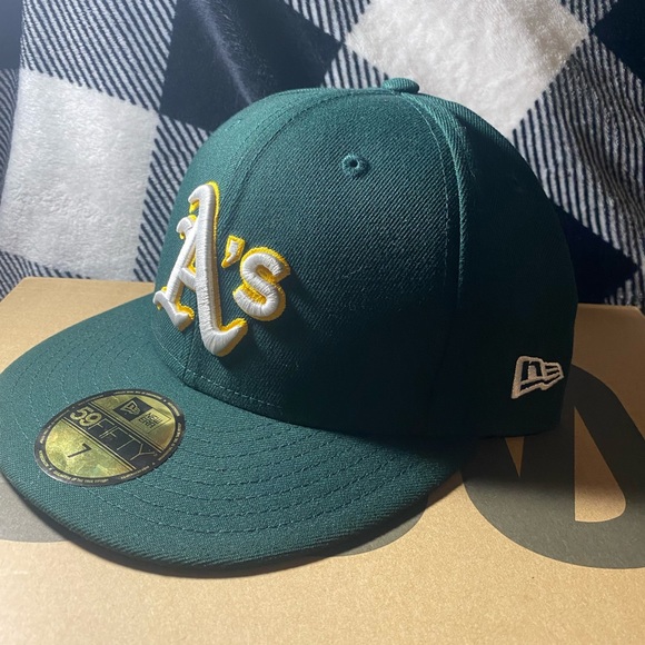Men's Oakland Athletics New Era Green Fitted! - Picture 2 of 3